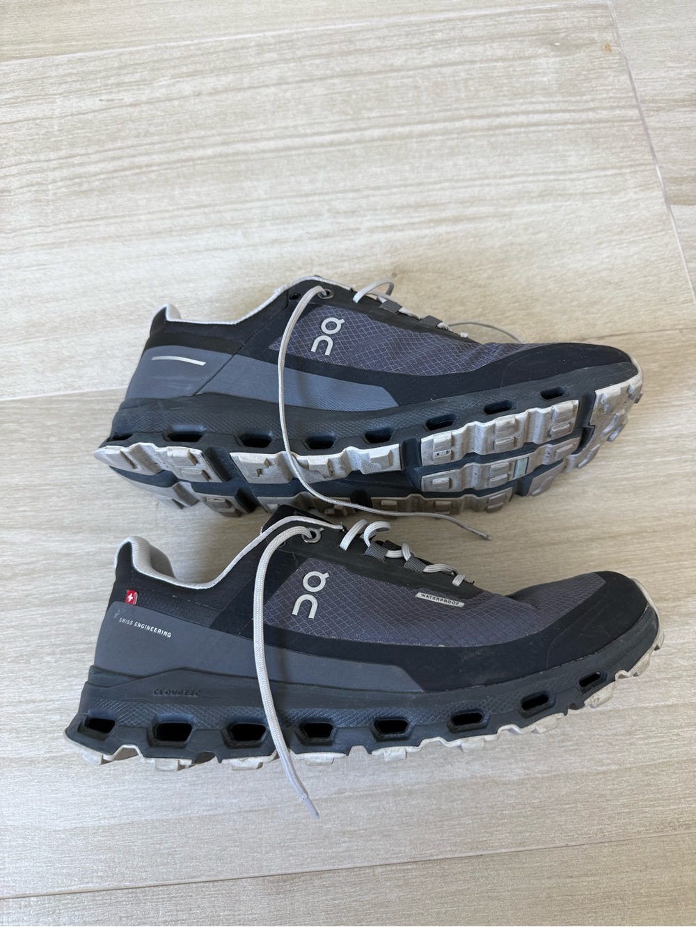 On Running Cloudvista Trail Shoes in Black and Gray